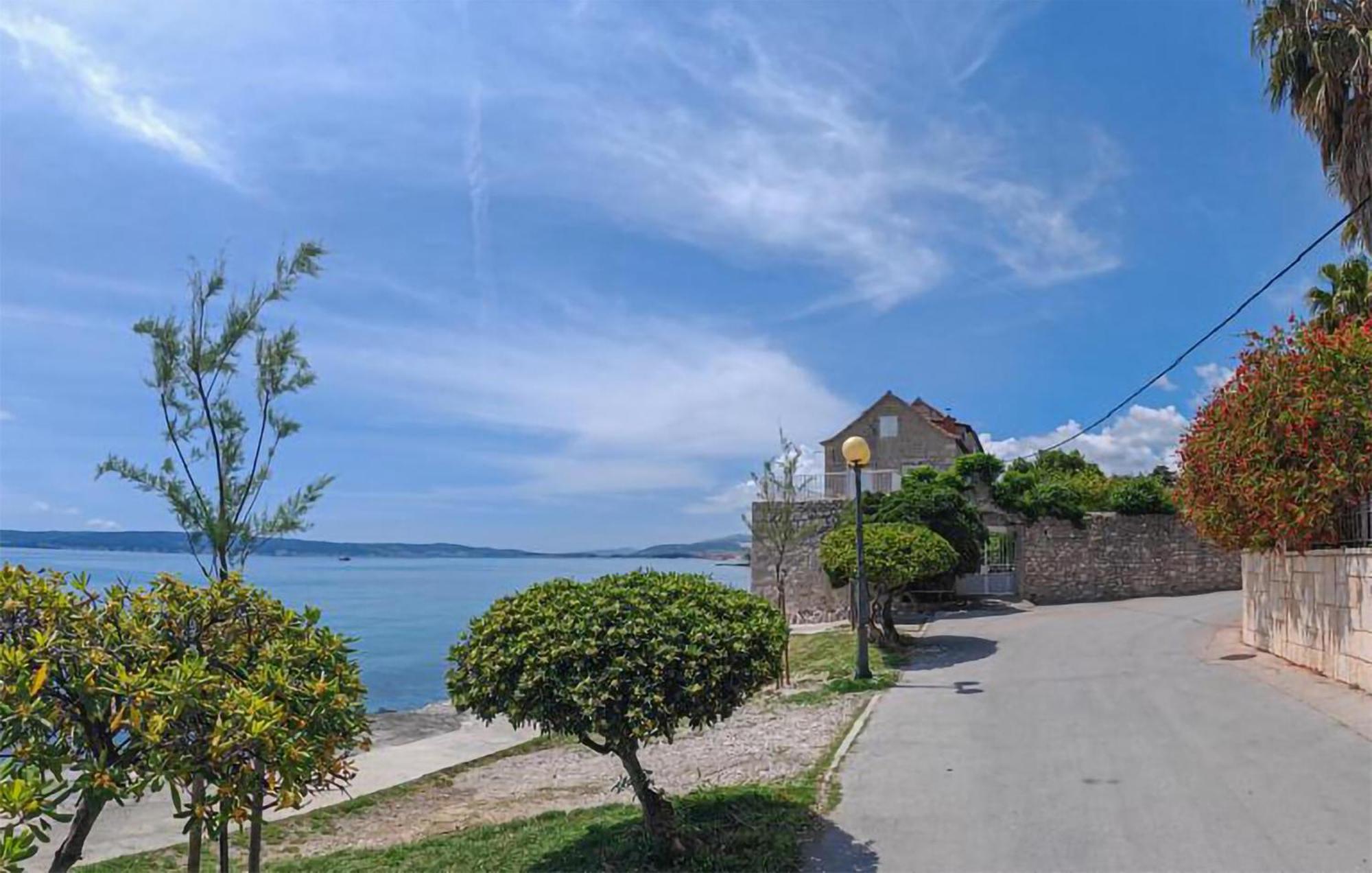 2 Bedroom Gorgeous Apartment In Kastel Luksic Kaštela Kültér fotó