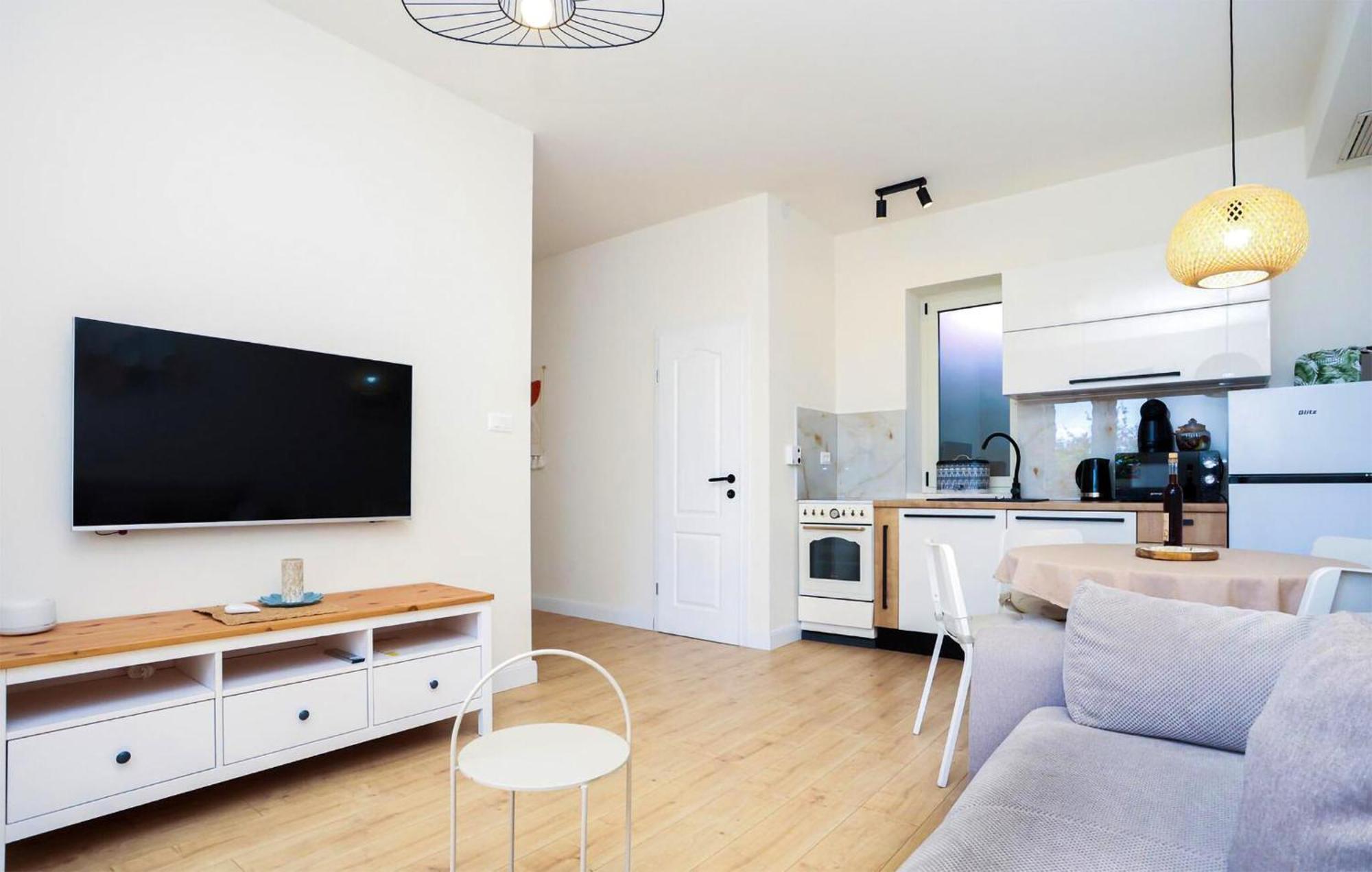 2 Bedroom Gorgeous Apartment In Kastel Luksic Kaštela Kültér fotó